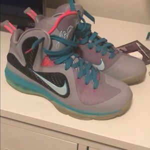 Nike South beach Lebron 9’s size 7. No box